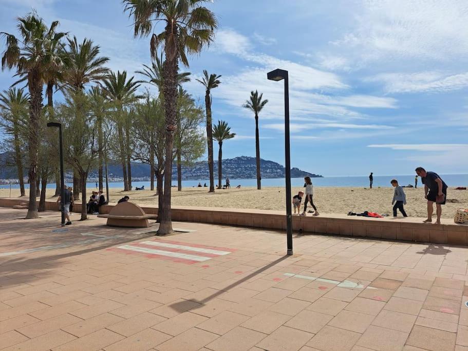 Holiday Center Apartamento Vistas Mar, Acceso Directo Playa Y Piscina Ρόζες Εξωτερικό φωτογραφία